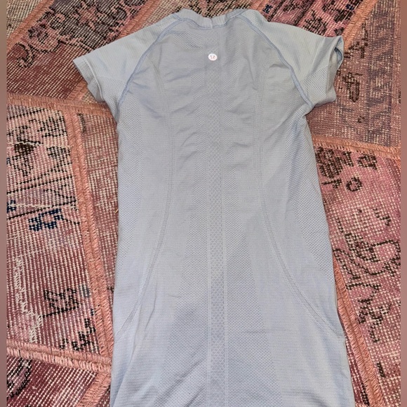 lululemon shirt - Picture 2 of 2